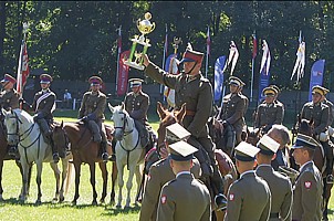 Andrzej Ciesielski - v-Mistrz Polski Militari 2013 odbiera Puchar Ministra Obrony Narodowej