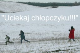 Mały Lou, a za nim... Bocian!:))) W tle słychać Unkę - mamę Małego Lou